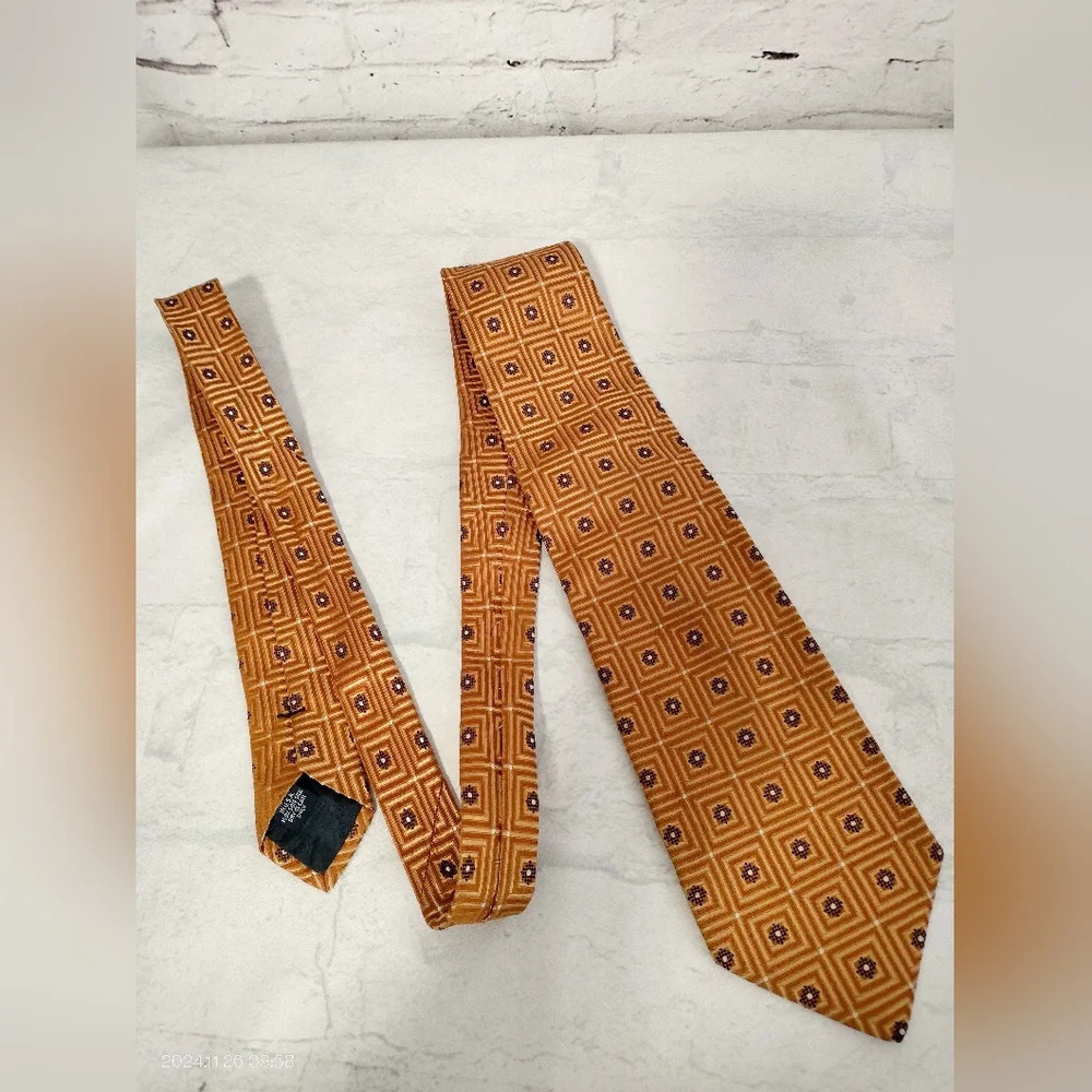 Daniel Cremieux Men's Silk Tie Necktie Gold Black Diamond Floral Hand Sewn